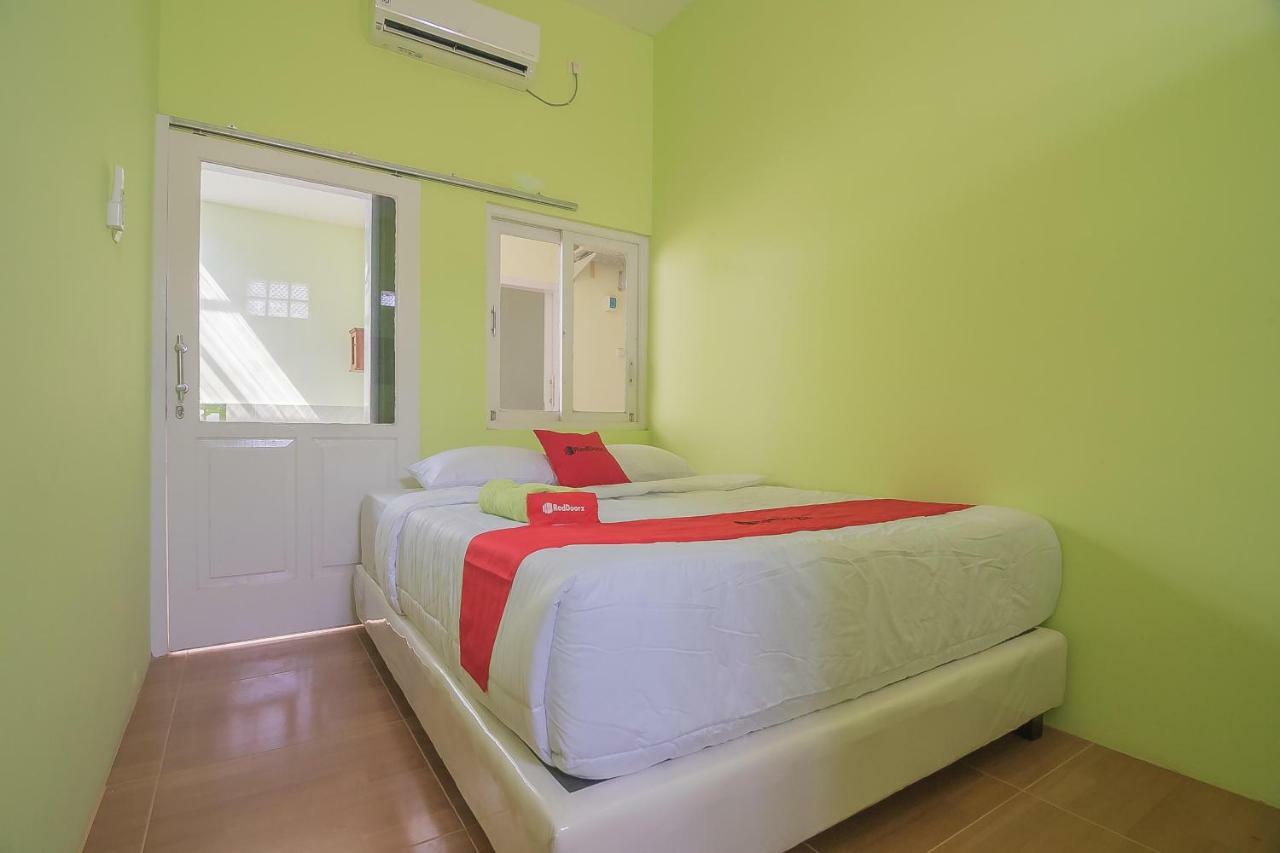 Reddoorz Syariah Near Museum Wisma Karya ซูบัง ภายนอก รูปภาพ