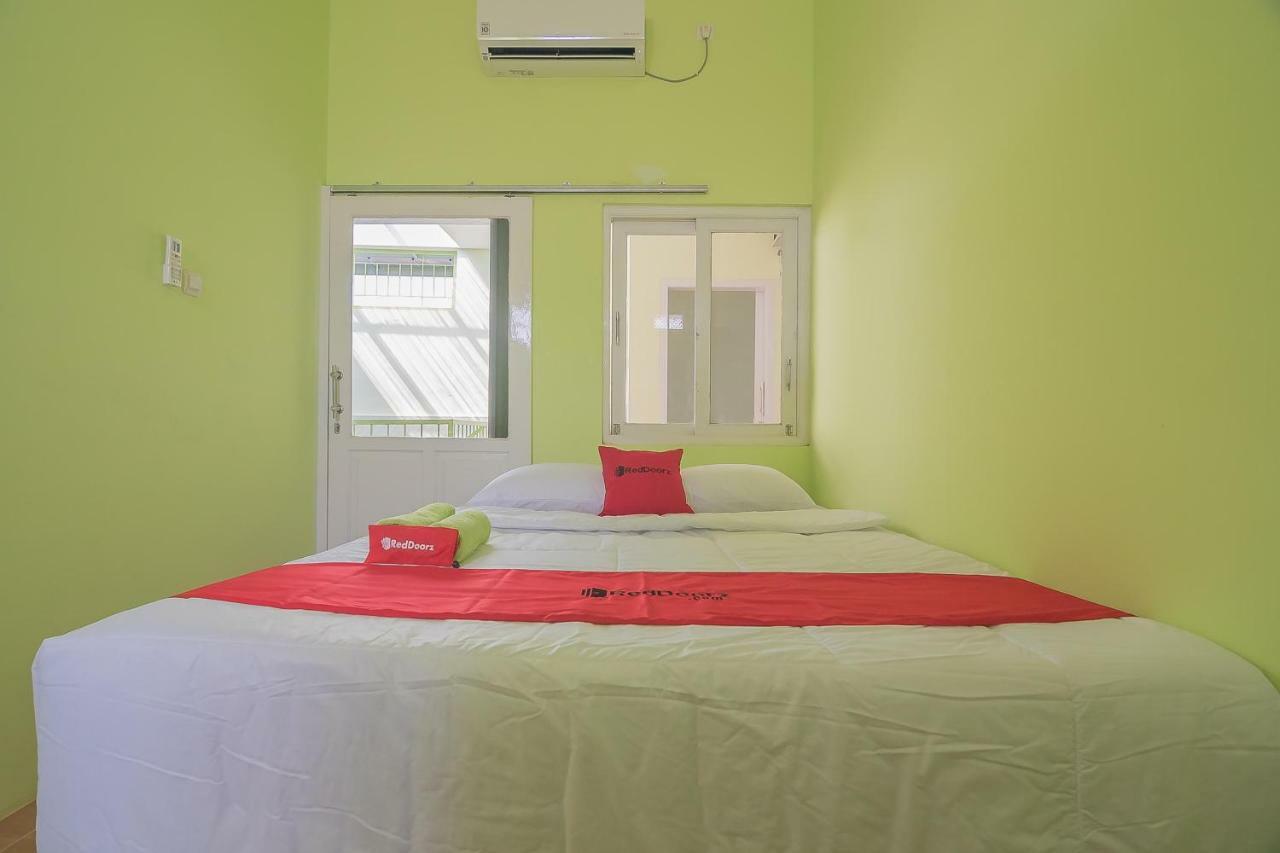 Reddoorz Syariah Near Museum Wisma Karya ซูบัง ภายนอก รูปภาพ