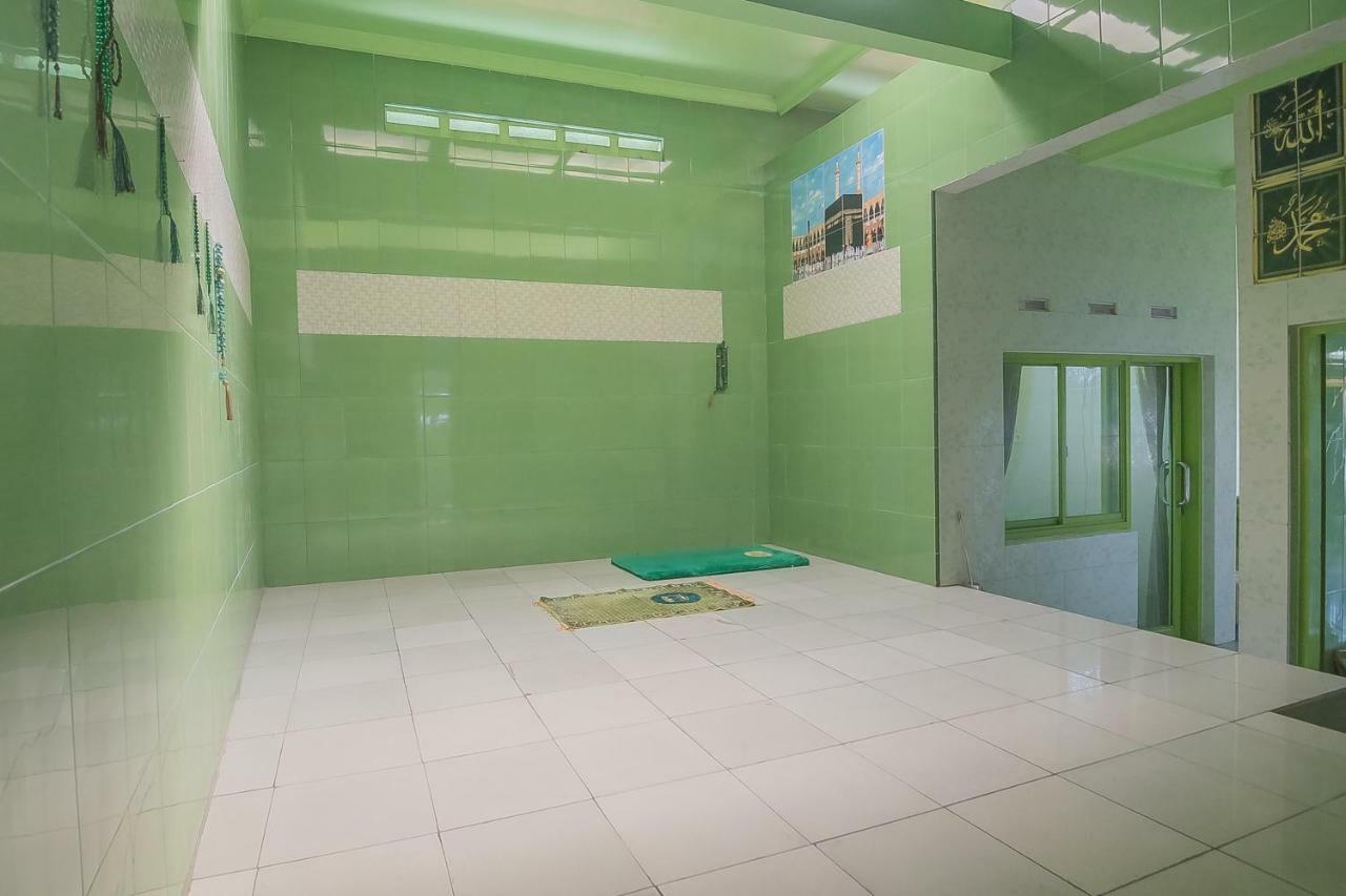 Reddoorz Syariah Near Museum Wisma Karya ซูบัง ภายนอก รูปภาพ