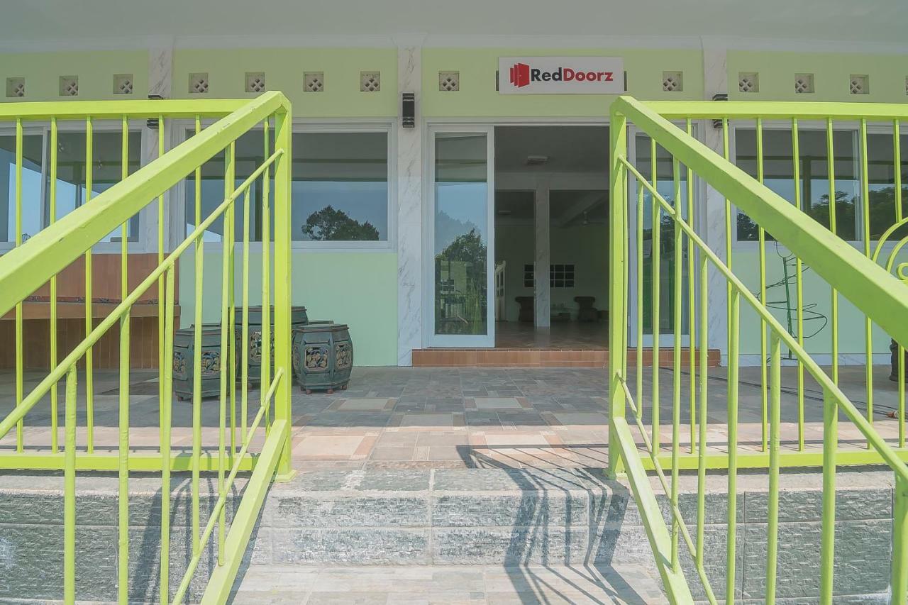 Reddoorz Syariah Near Museum Wisma Karya ซูบัง ภายนอก รูปภาพ